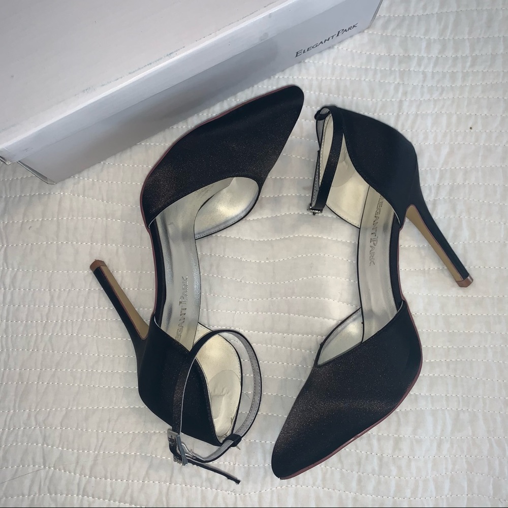 Elegant Park Black Pumps